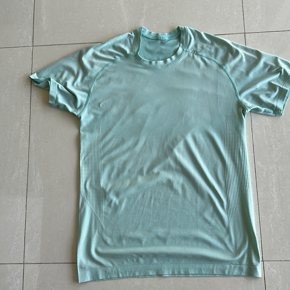 Baby blue lululemon metal vent short sleeve shirt